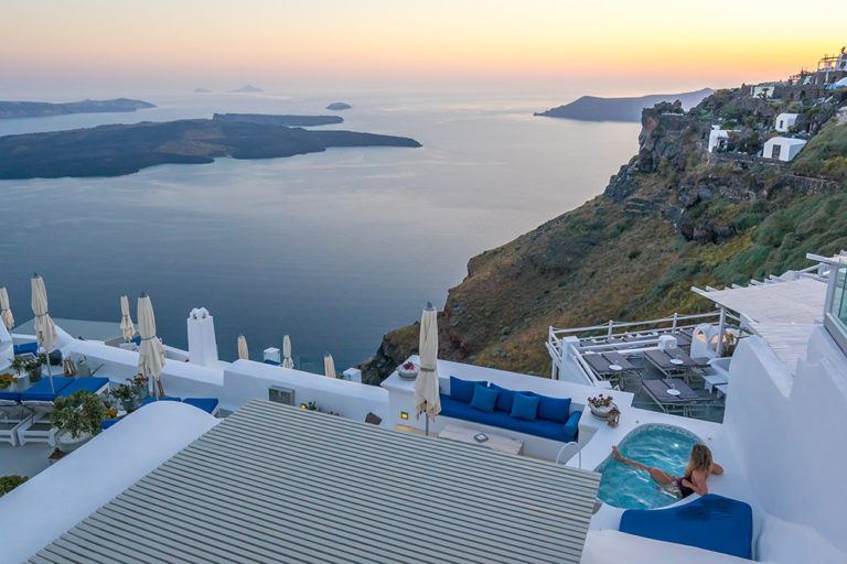 Where to Stay in Santorini: Oia or Imerovigli?